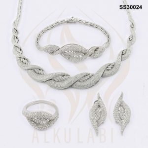 طقم مجوهرات فضة تركي مرصع بالكريستال طقم مجوهرات فضة تركي مرصع بالكريستال