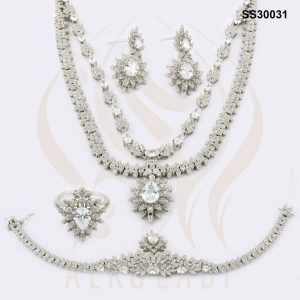 طقم مجوهرات فضة تركي مرصع بالكريستال طقم مجوهرات فضة تركي مرصع بالكريستال
