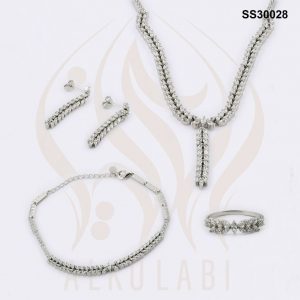 طقم مجوهرات فضة تركي مرصع بالكريستال