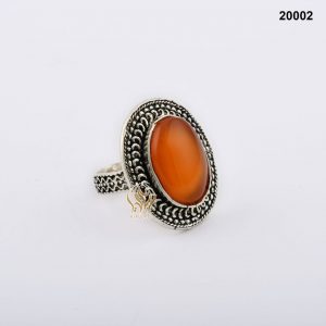خاتم فضة نسائي يمني مع حجر العقيق اليماني الاحمر العسلي